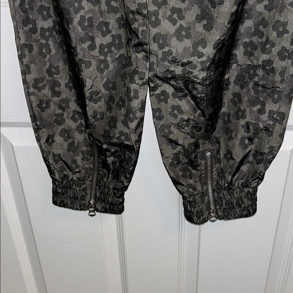 Varley Beckett Camo Joggers - Picture 10 of 15